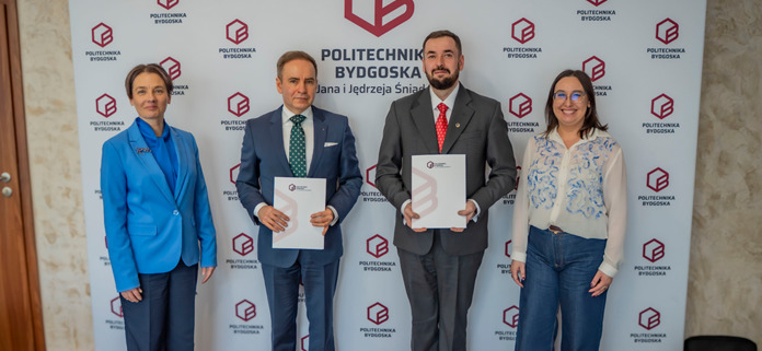 Zespół ekspertów DEKRA oraz Politechniki Bydgoskiej z podpisanymi listami intencyjnymi.